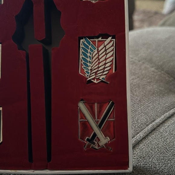 Attack on Titan Box Set - Picture 7 of 9